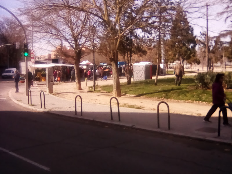 Mercadillo de Camino de las Cruces - Weekly market in Madrid
